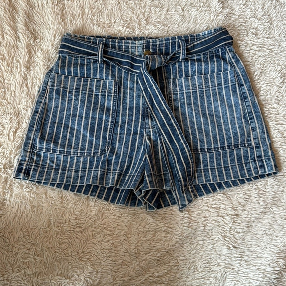 American Eagle Blue Denim Striped Tie Belt Shorts Highest Rise Stretch size 12 - Picture 3 of 14